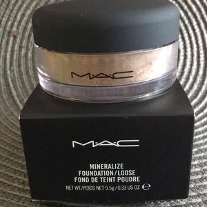 MAC Mineralize Foundation Loose Medium Dark